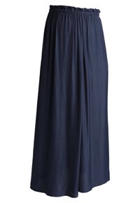 Maxi sukně z tmavě navy modré látky, s elastickým pasem a volným střihem. Hladká textura a volný fit.