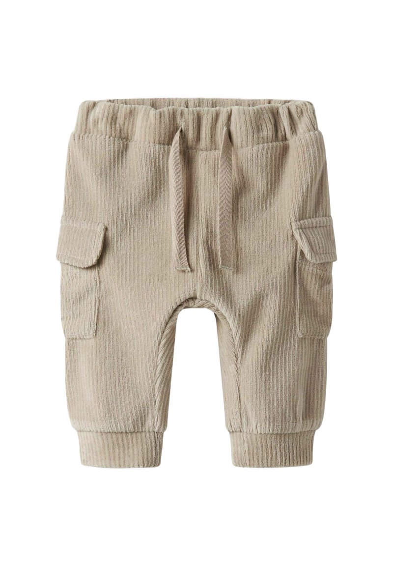 Pantalons en velours côtelé beige avec une taille élastique, un cordon de serrage et deux poches cargo latérales. Texture côtelée et bas de pantalon ajustés aux chevilles.