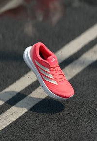 Δεν επιλέχθηκε, solar turbo/off white/core black