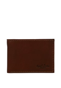 Bruine leren portemonnee met een gladde textuur, afgeronde vorm, zichtbare stiksels in beige en een reliëflogo in de rechterbenedenhoek.