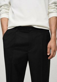 Mango Chino - black