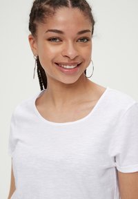 QS O SHAPE - T-shirt basique - weiß