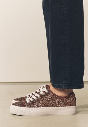 Next, Sneakers laag - bronze glitter