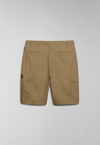 Shorts cargo color caqui con una textura suave, que cuentan con dos bolsillos traseros y un bolsillo lateral. Corte recto con pasadores para cinturón en la cinturilla.
