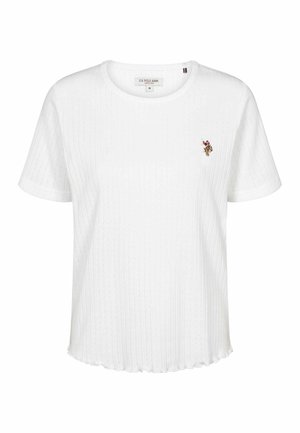 Tricou alb cu mânecă scurtă, cu textură ribată și un mic logo brodat pe piept. Bază curbată și decolteu rotund.
