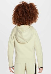 Nike Sportswear SPORTSWEAR TECH FLEECE - Jersey con capucha - light khaki black