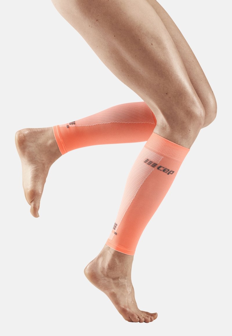 CEP ULTRALIGHT CALF SLEEVES WOMEN - MADE IN GERMANY - Leg sleeves - coral cream