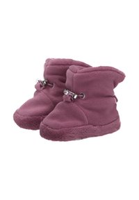 Plüschige, pinke Booties mit umgeschlagenen Bündchen, weichem Material und dekorativer silberner Hardware an den Seiten. Runde Zehenpartie und dicke, gepolsterte Sohlen.