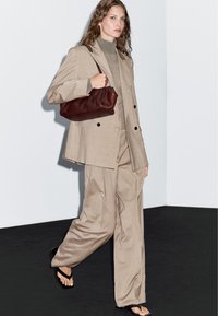 Massimo Dutti DOUBLE-BREASTED WITH FLAP POCKETS - Blazer - light brown