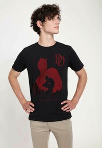 Marvel MARVEL DEFENDERS - DAREDEVIL WITHIN - Triko s potiskem - black