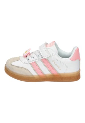 Biało-różowy trampki dla dziecka z regulowanym paskiem, dwoma różowymi paskami po bokach, ozdobą kwiatową na sznurowadłach i gumową podeszwą.