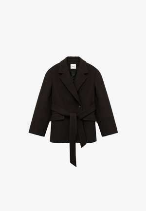 Schwarzer Wollmischungsmantel mit doppelter Knopfleiste, großen Revers, tailliertem Gürtel und langen Ärmeln. Glatte Textur und minimalistischem Stil.