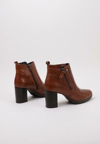 Sandra Fontán LINDA - Boots à talons - camel