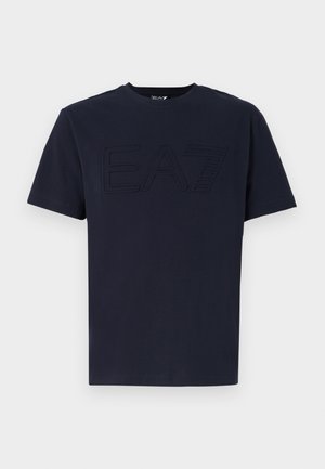 T-shirt in cotone blu navy con maniche corte, caratterizzato da un logo EA7 testurizzato sul davanti. Design classico a girocollo. Finitura liscia.