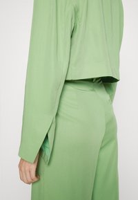 Monki Blazer - green