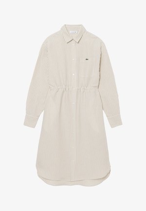 Robe-chemise à manches longues beige et blanche à rayures verticales, avec boutons, poche poitrine, col et taille élastique.