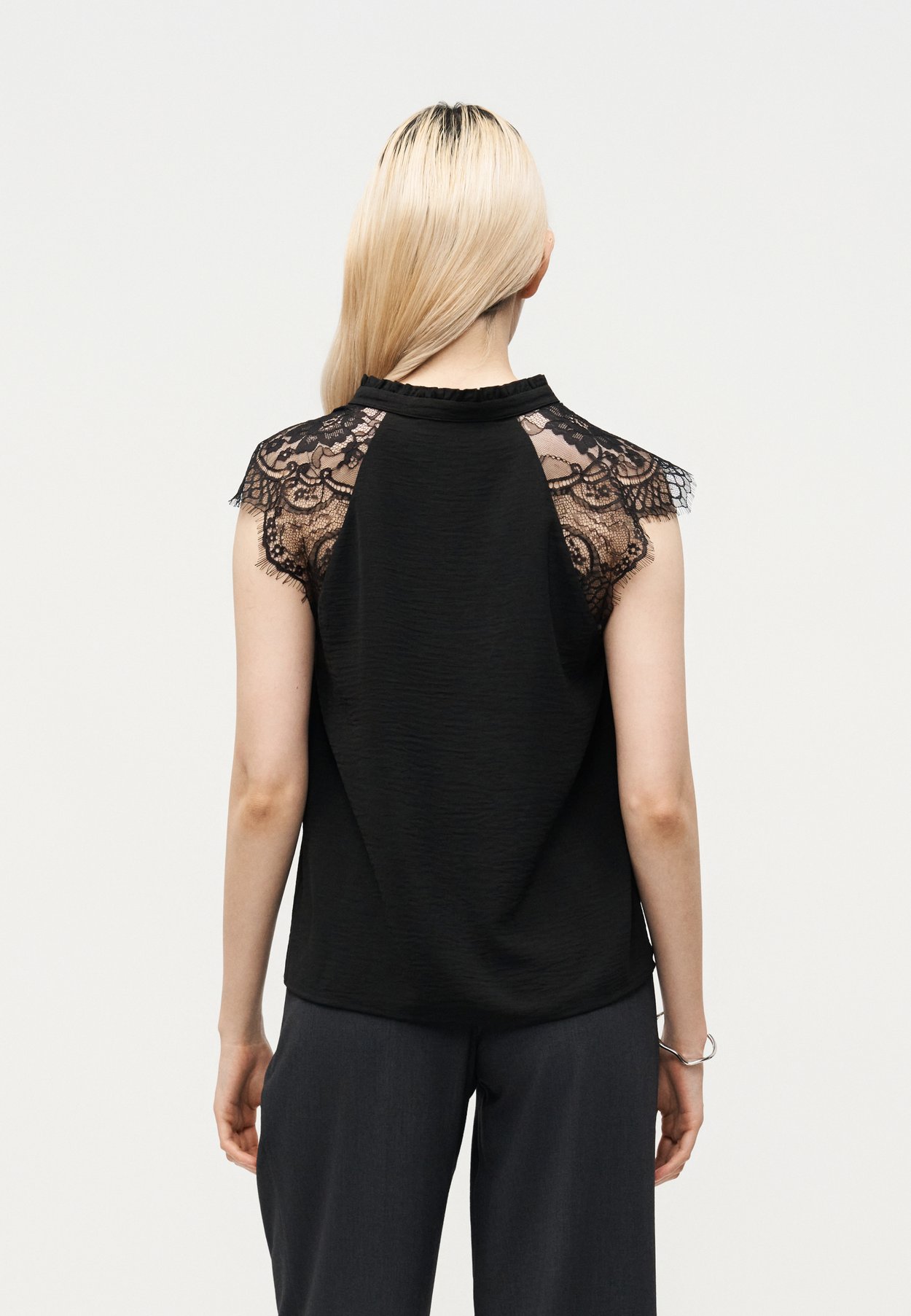 ONLPLOY METTE V NECK