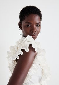 YAS YASRUNA RUFFLE DRESS  - Koktailové šaty/večierkové šaty - star white