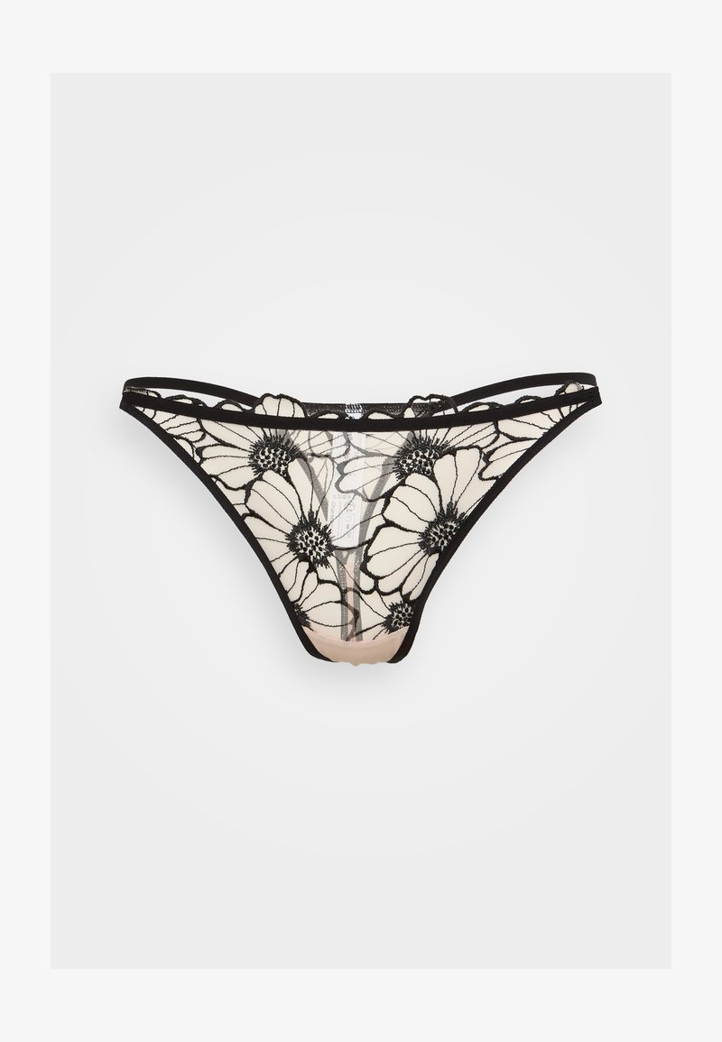 Schwarzer Spitzen-Tanga mit floralem Stickmuster auf nude Hintergrund. Das Design beinhaltet dünne Träger und einen gewellten Rand.