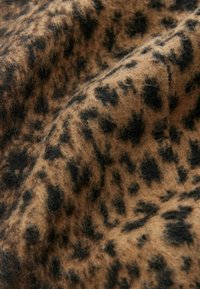 Next DOLLY - REGULAR FIT - Kurzmantel - animal