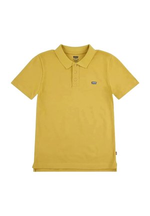 Polo giallo in morbido cotone, con colletto, tre bottoni e una piccola patch con il logo sul lato sinistro. Maniche corte.