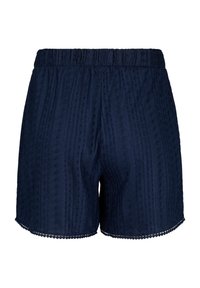 Pantaloni corti blu navy in tessuto testurizzato, con righe verticali, motivi ad occhiello e orlo scallop. Vita elasticizzata per il comfort.