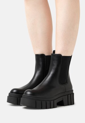 ONLBAIZA CHUNKY BOOT - Enkellaarsjes met plateauzool - black