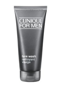 Tube grise de nettoyant pour le visage Clinique pour hommes, arborant un texte blanc avec le nom du produit et sa description, texture lisse et un capuchon transparent à rabat.