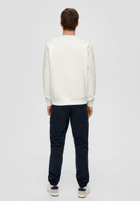 s.Oliver MIT LOGO-DETAIL - Sweatshirt - weiß