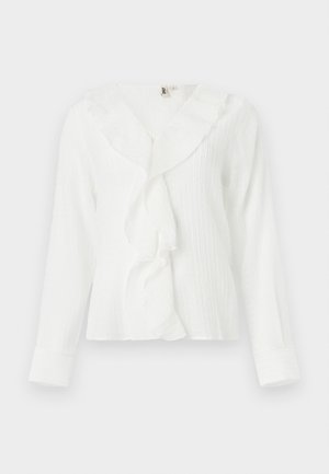 Fehér, hosszú ujjú blúz fodros nyakkivágással és texturált anyaggal. Kissé laza szabással rendelkezik, és az ujjak csuklónál elvarrottak.