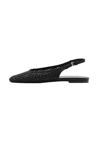 Črne pletene slingback balerinke s koničastim nosom, teksturiranim zgornjim delom in nastavljivim členkom. Imajo minimalističen dizajn in ravno podplato.