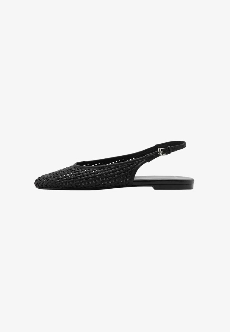 Črne pletene slingback balerinke s koničastim nosom, teksturiranim zgornjim delom in nastavljivim členkom. Imajo minimalističen dizajn in ravno podplato.