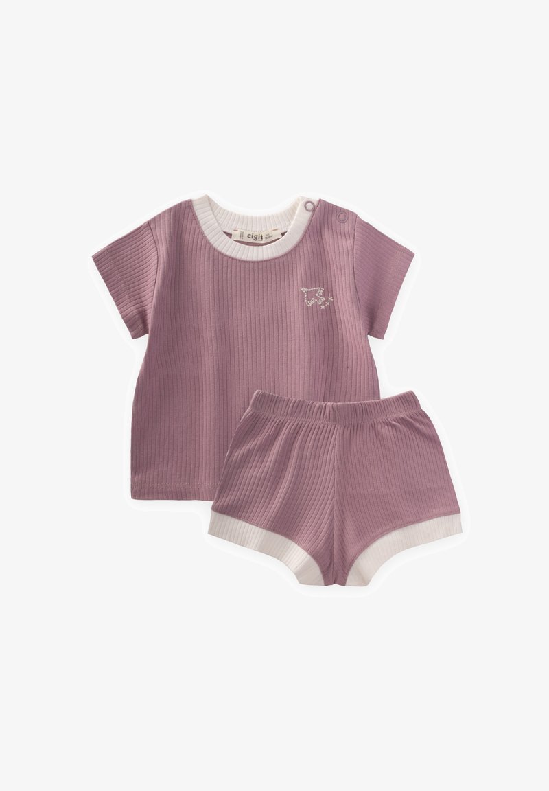 Lühikeste varrukatega ribatekstsuurus ja sobivad šortsid pehmes lavendlivärvis valge äärega. Särgil on väike brodeering.