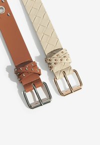 Unselected, cream weave and tan stud