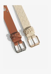 Ausgewählt, cream weave and tan stud