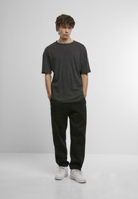 Urban Classics WASHED TEE - T-shirts - black