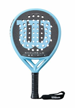 Padelracket met blauw frame, groot "W" logo, zwarte grip en Wilson polsbandje tegen een witte achtergrond.
