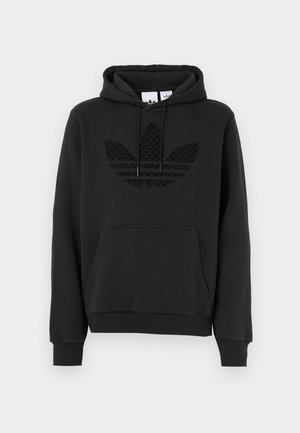 Črna jopa s kapuco z žepom spredaj in dolgimi rokavi. Na prsih ima teksturirano črno vezeno logotip in kapuco z vrvico za zategovanje.