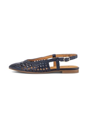 Flache schwarze Sandale aus gewebtem Leder mit spitzer Zehenpartie, Slingback-Riemen und kleinem Schnallenverschluss.