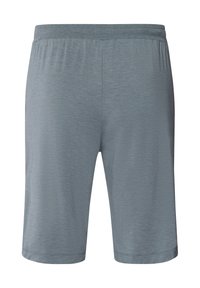 Šedé sportovní šortky vyrobené z měkké textilie, s elastickým pasem a volným střihem. Hladká textura bez viditelných vzorů.