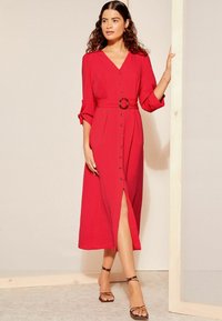 Friends Like These BUCKLE V NECK MIDI REGULAR FIT - Rochie de zi - red