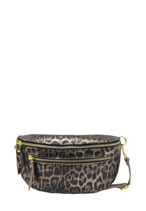 Sac crossbody en imprimé léopard fabriqué en simili cuir, avec deux fermetures éclair dorées et une bandoulière amovible. Texture lisse avec une forme arrondie.