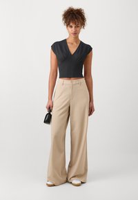 ONLY Tall ONLHILLERY VNECK - T-shirt basic - black