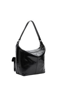 Czarna skórzana torba na ramię o miękkiej, gładkiej teksturze. Posiada jeden regulowany pasek oraz zamykany zamek błyskawiczny na górze, zapewniający bezpieczne zapięcie.