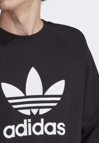 adidas Originals ADICOLOR CLASSICS TREFOIL CREWNECK - Sweatshirt - black