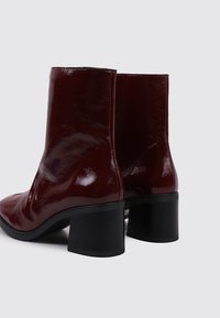 Bryan Stepwise Botines - burgundy