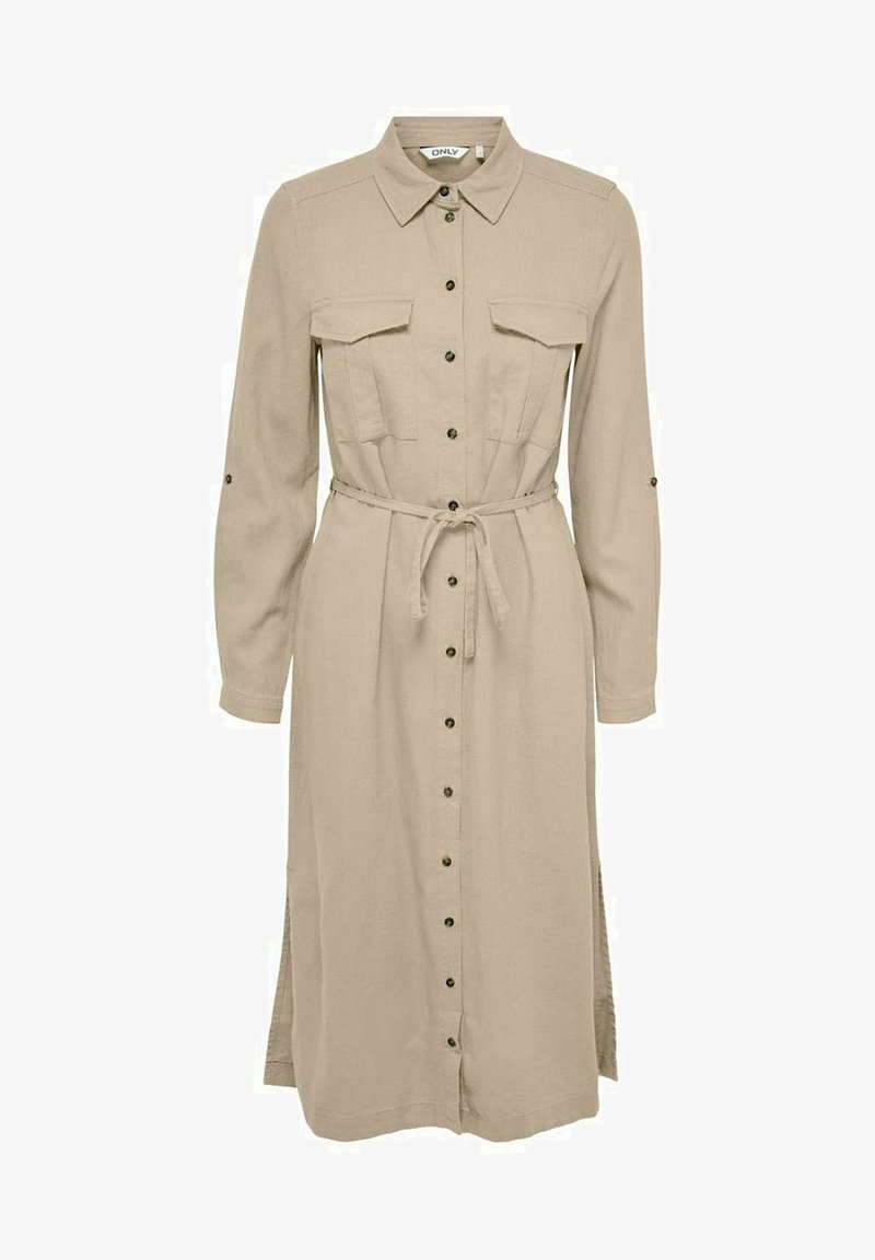 Ανοιχτό μπεζ φόρεμα πουκαμίσα με μακριά μανίκια, κουμπιά μπροστά, δύο τσέπες στο στήθος, ζώνη στη μέση και πλαινές σχισμές. Απαλή υφή υφάσματος.