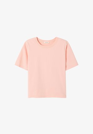 Světle růžové tričko s krátkým rukávem vyrobené z měkké bavlny, s kulatým výstřihem a jednoduchým, čistým designem bez vzorů nebo grafik.