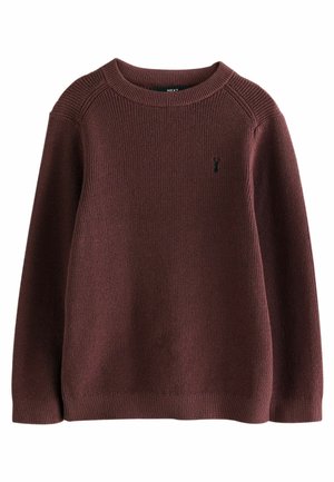 Pull en maille bourgogne avec col ras du cou, poignets et ourlet côtelés. Porte un petit logo noir sur la poitrine. Texture douce et coupe régulière.