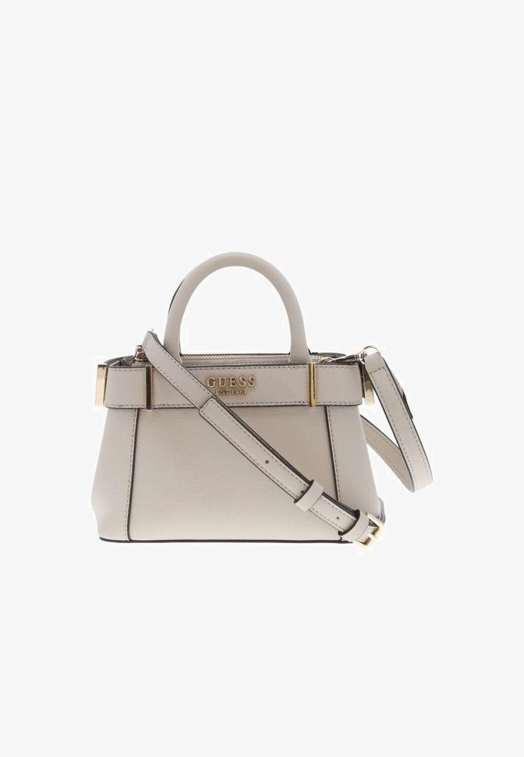 Sac à main gris clair au design structuré, doté de quincaillerie dorée, de deux anses supérieures et d'une bandoulière réglable. Texture de cuir lisse.